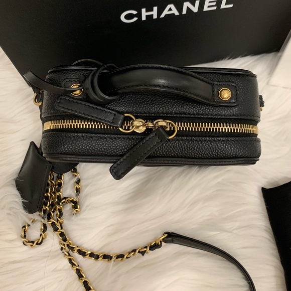 ❌SOLD ❌Chanel small Vanity Case - Picture 4 of 7